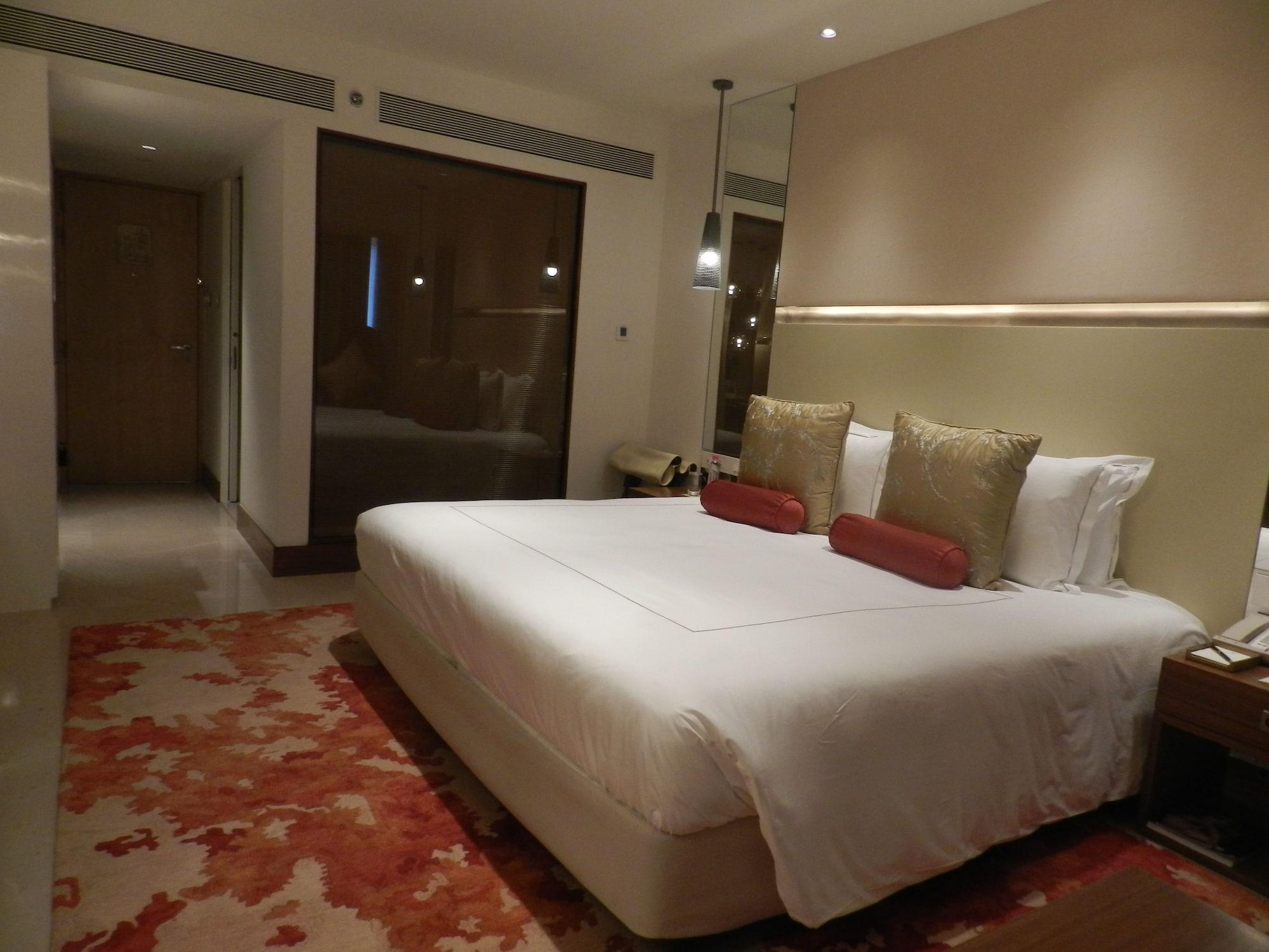 The Taj Mahal Tower, Mumbai Ξενοδοχείο Εξωτερικό φωτογραφία A bedroom at the hotel