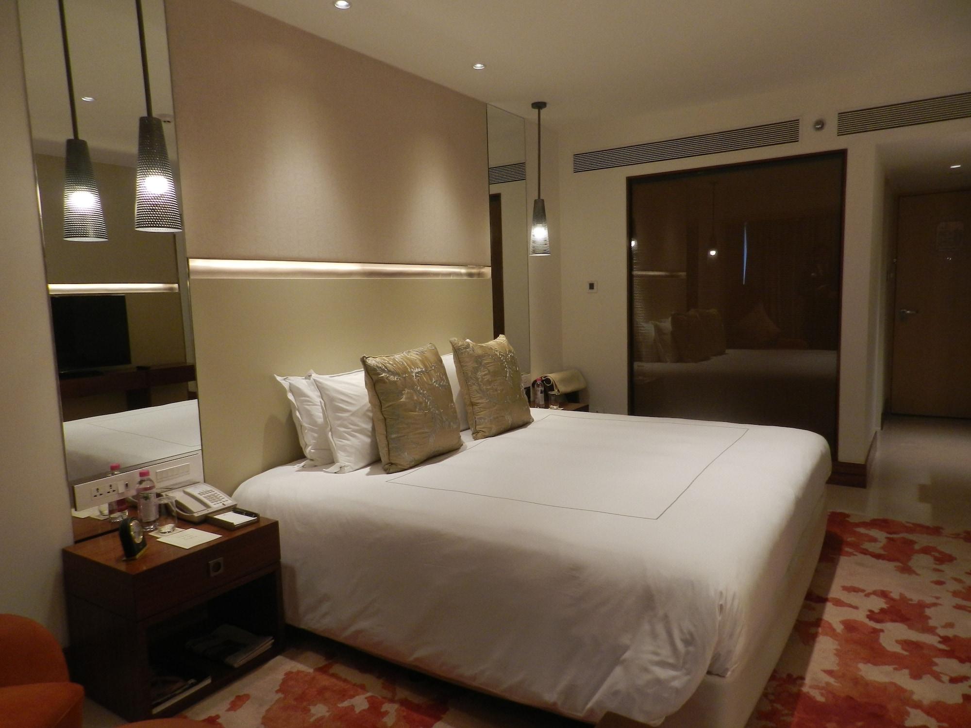 The Taj Mahal Tower, Mumbai Ξενοδοχείο Εξωτερικό φωτογραφία A bedroom at the Taj Mahal Palace