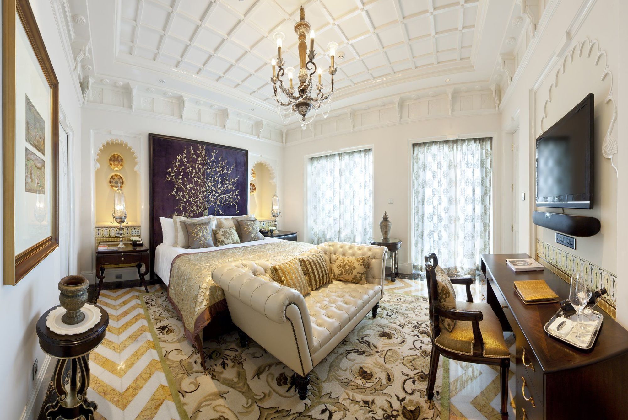 The Taj Mahal Tower, Mumbai Ξενοδοχείο Δωμάτιο φωτογραφία A suite at the Taj Mahal Palace