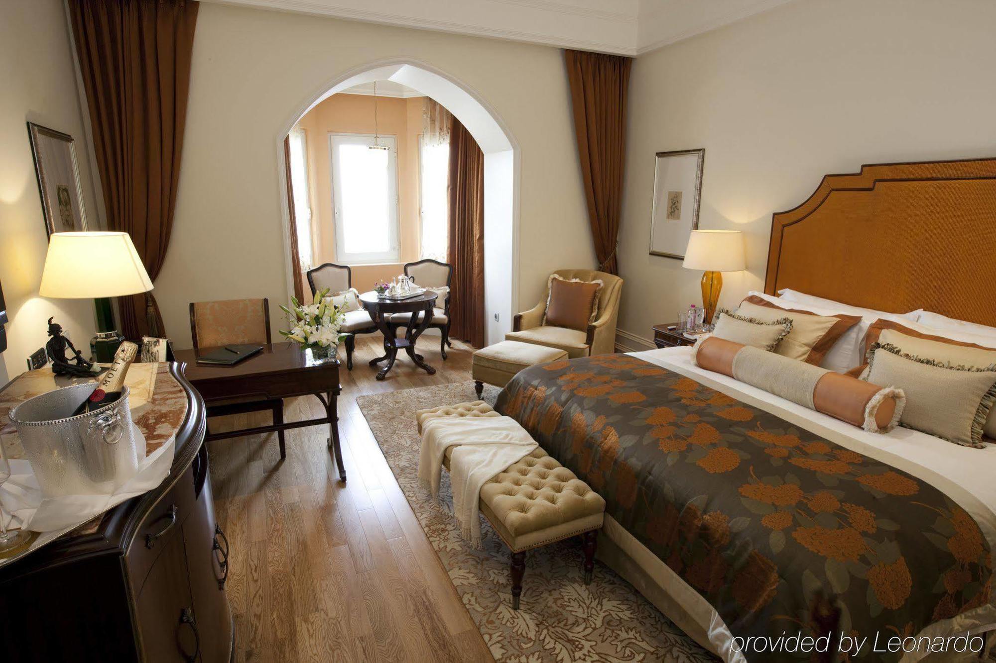 The Taj Mahal Tower, Mumbai Ξενοδοχείο Δωμάτιο φωτογραφία A room at the Taj Mahal Palace