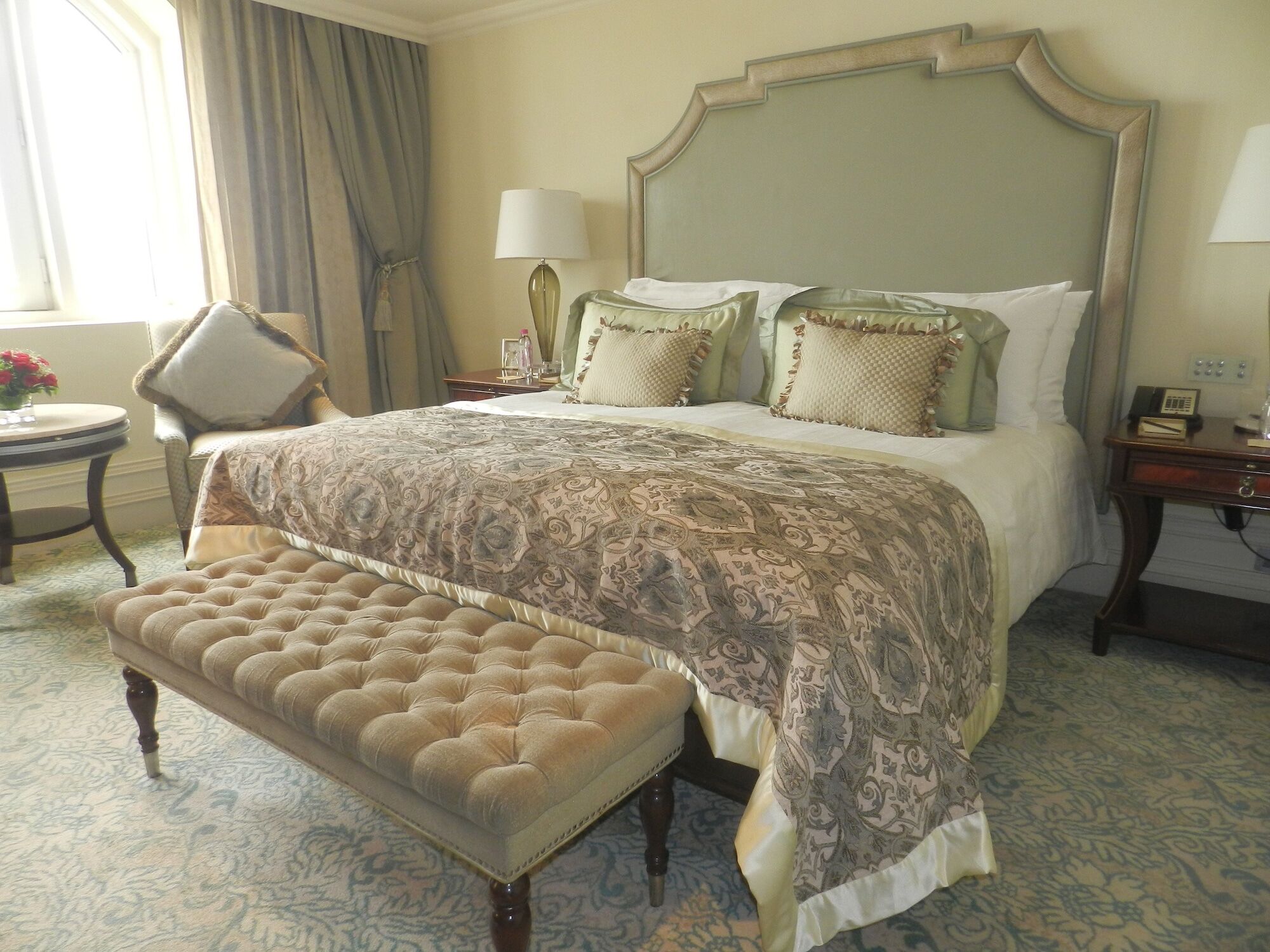 The Taj Mahal Tower, Mumbai Ξενοδοχείο Εξωτερικό φωτογραφία A bedroom at the hotel