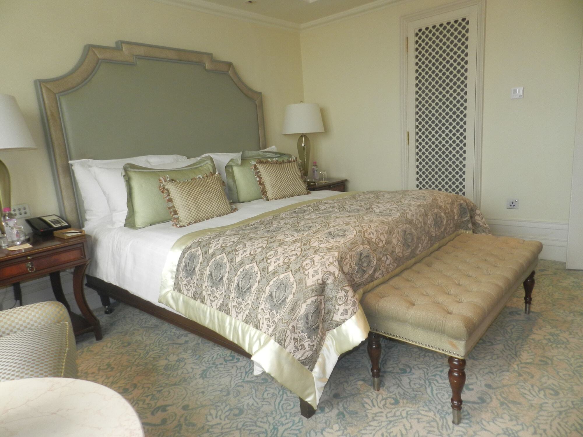 The Taj Mahal Tower, Mumbai Ξενοδοχείο Εξωτερικό φωτογραφία A bedroom at the Taj Mahal Palace
