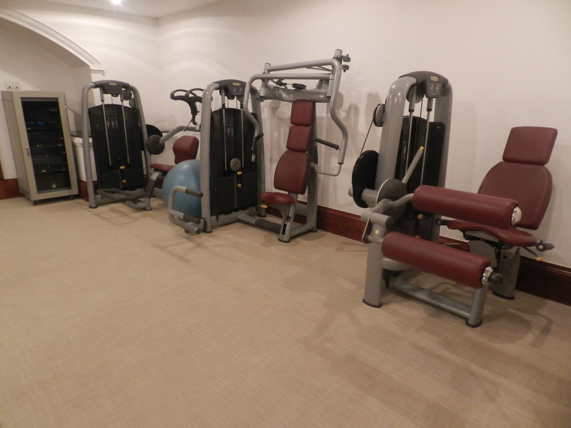 The Taj Mahal Tower, Mumbai Ξενοδοχείο Εξωτερικό φωτογραφία Leg extension machine (right)
