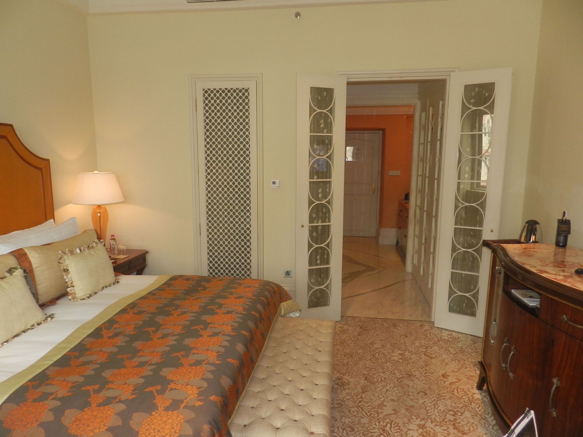 The Taj Mahal Tower, Mumbai Ξενοδοχείο Εξωτερικό φωτογραφία A bedroom at the Taj Mahal Palace