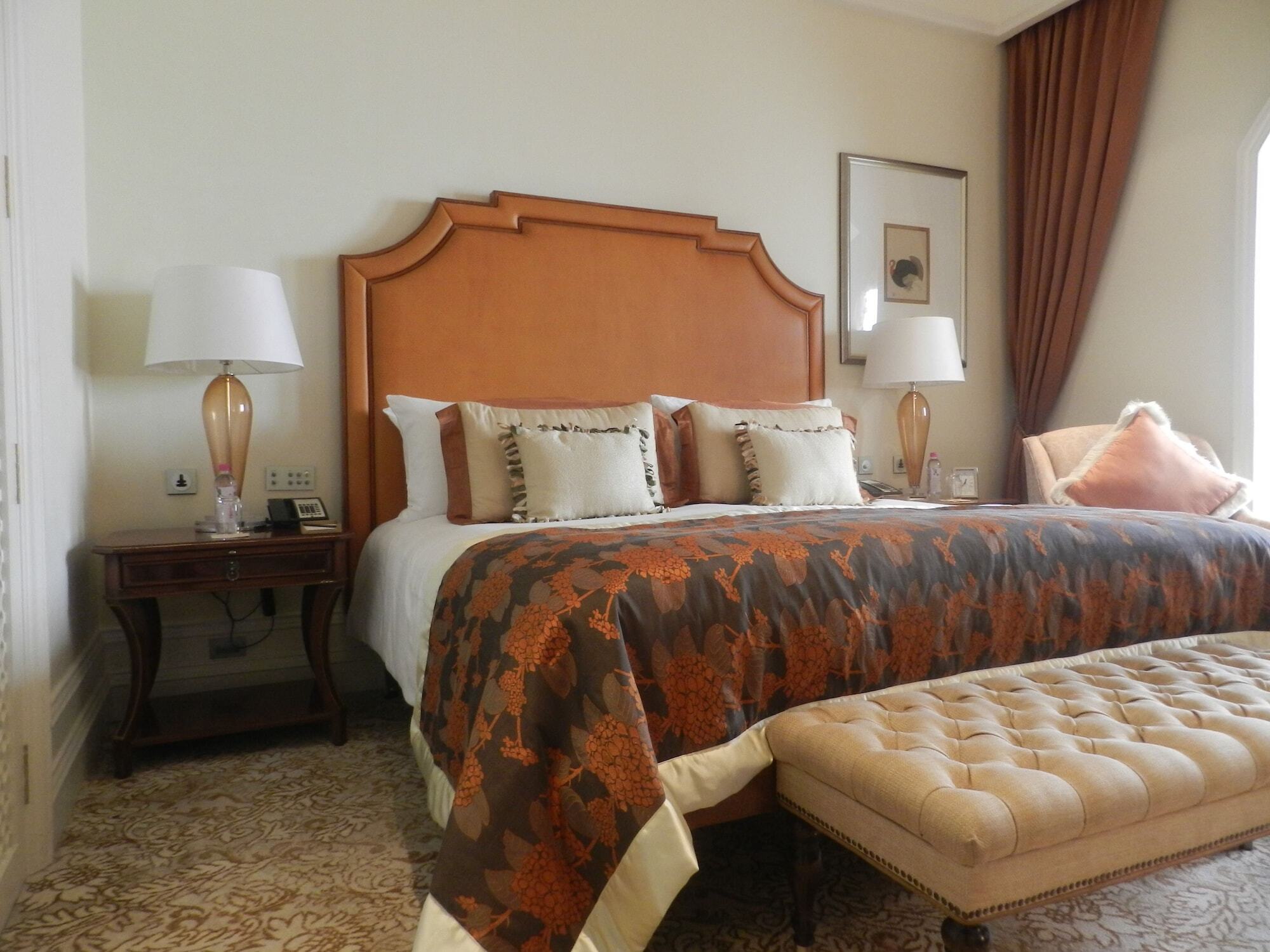 The Taj Mahal Tower, Mumbai Ξενοδοχείο Εξωτερικό φωτογραφία A bedroom at the hotel