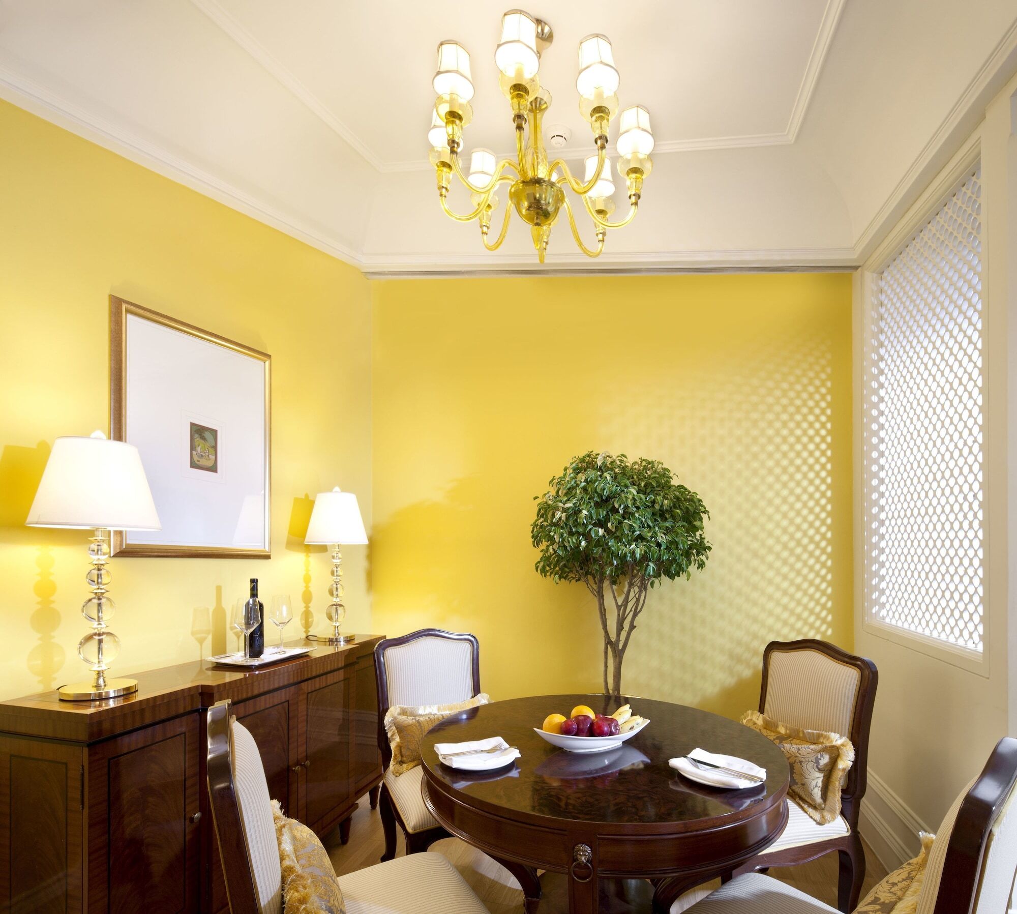 The Taj Mahal Tower, Mumbai Ξενοδοχείο Εξωτερικό φωτογραφία A room with yellow walls
